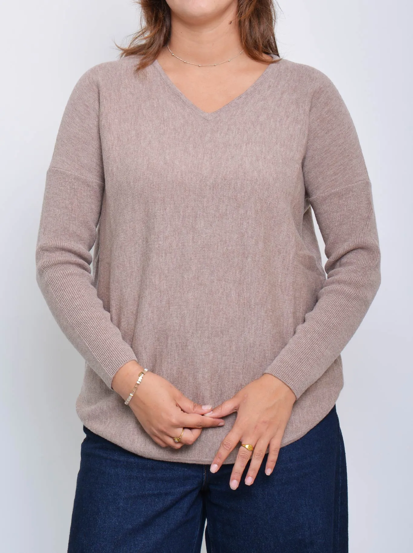 JAMES MELBOURNE CURVED HEM VEE NECK sold by Yeltuor product image thumbnail 5