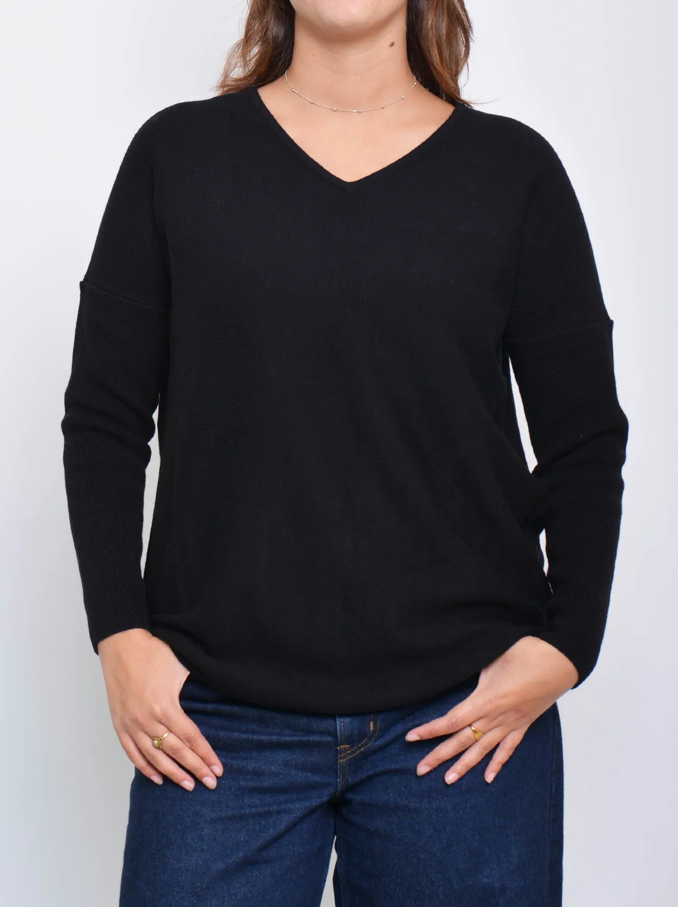 JAMES MELBOURNE CURVED HEM VEE NECK sold by Yeltuor product image thumbnail 3