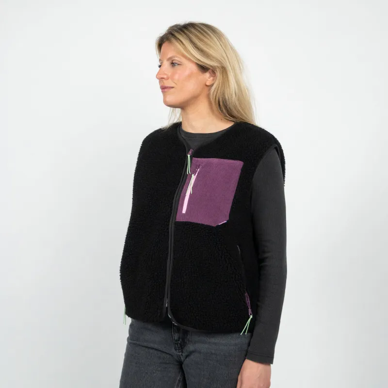 Sherpa femme zippée sans manches Noir sold by Billybelt