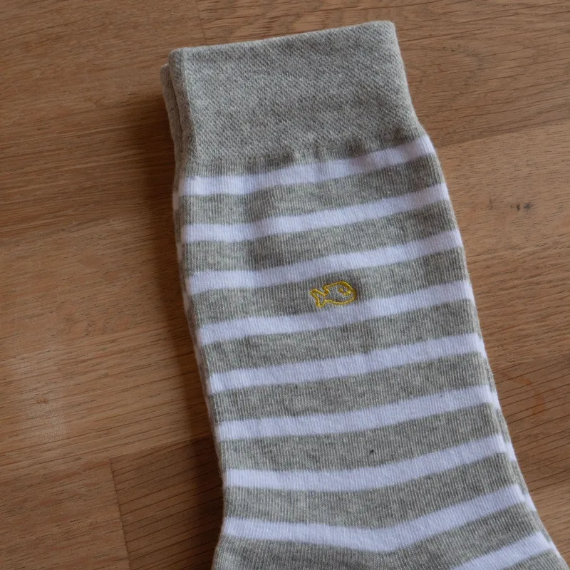 Chaussettes en coton peigné A rayures larges - Gris et blanc sold by Billybelt