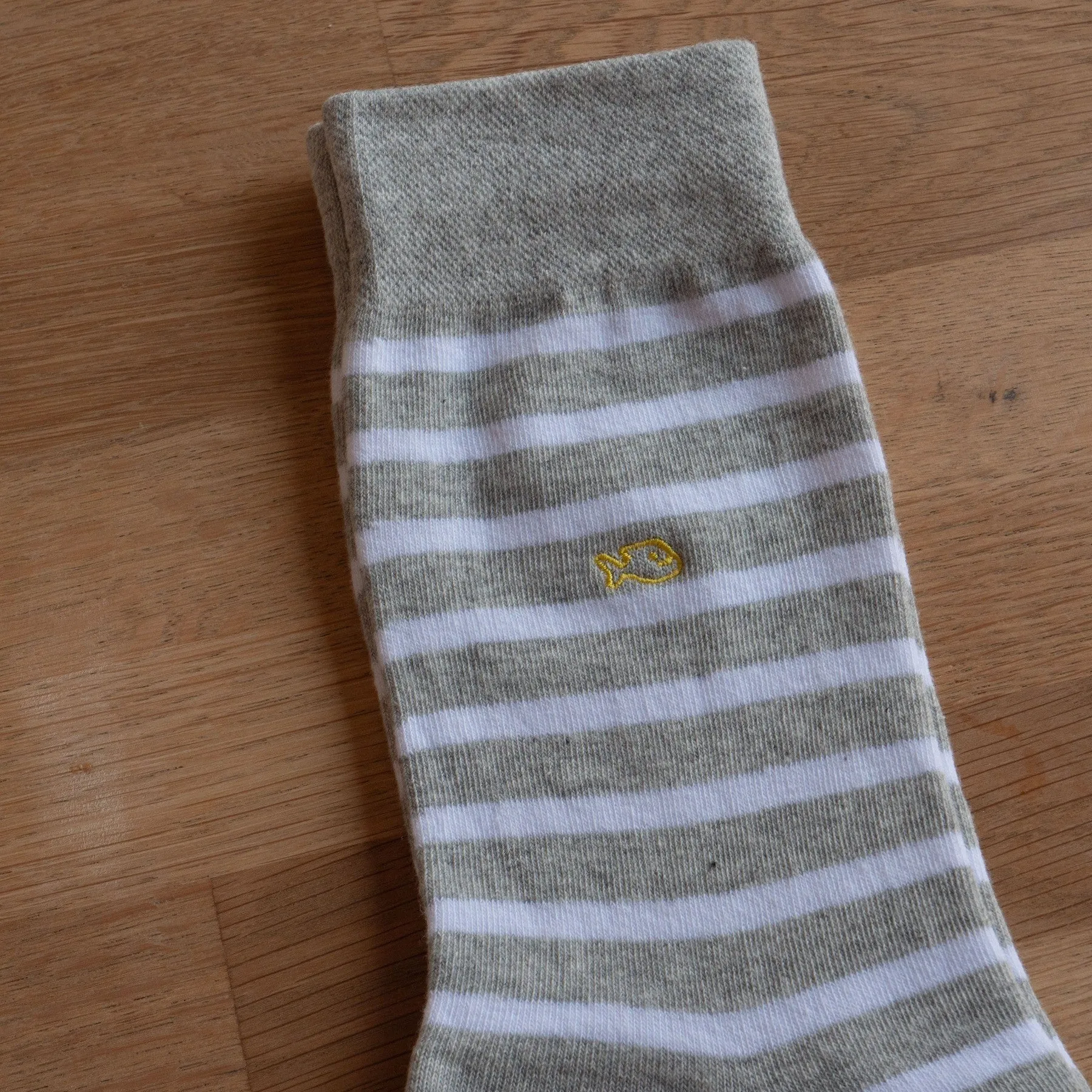 Chaussettes en coton peigné A rayures larges - Gris et blanc sold by Billybelt