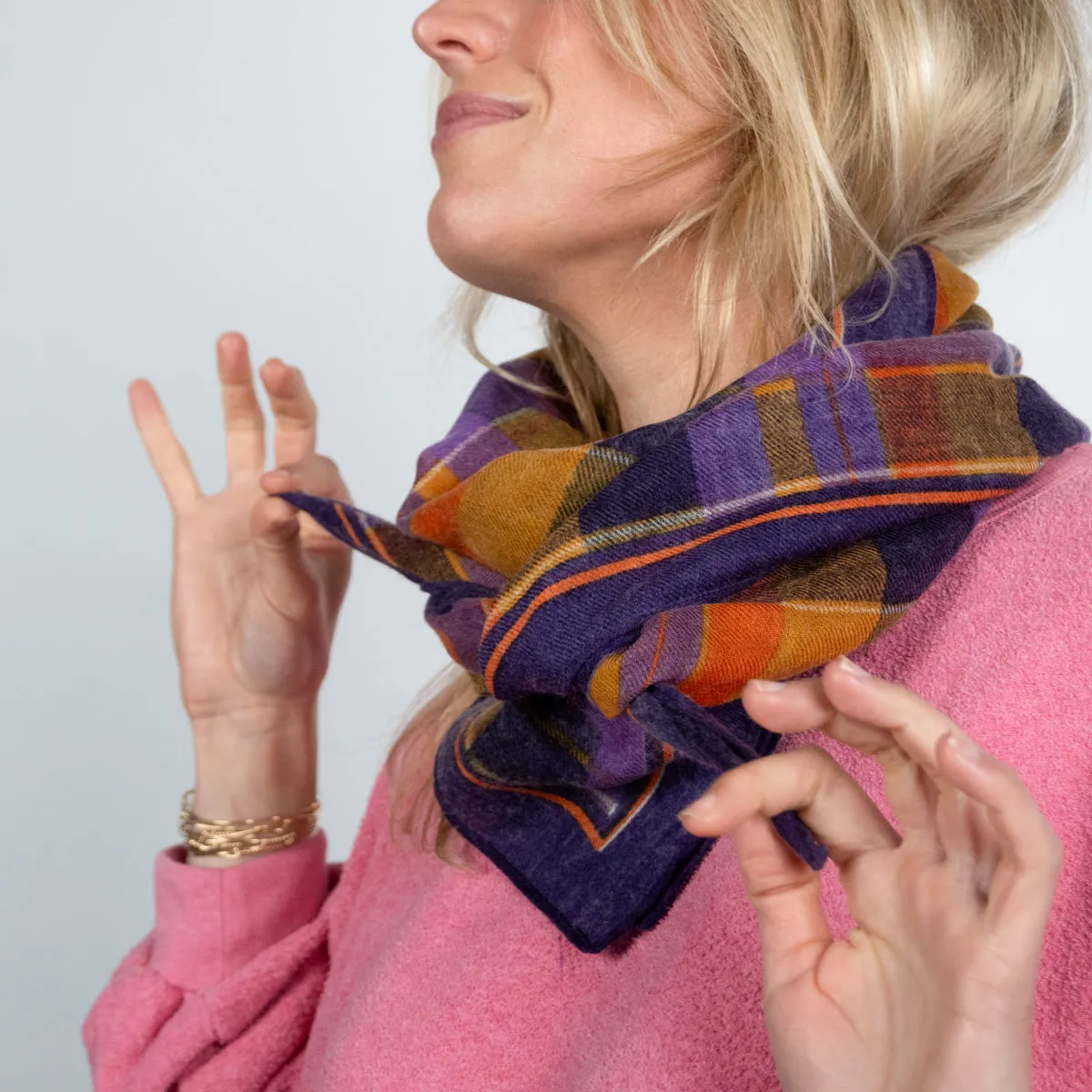 Foulard femme en 100% laine Victoire - Violet et jaune sold by Billybelt product image thumbnail 5