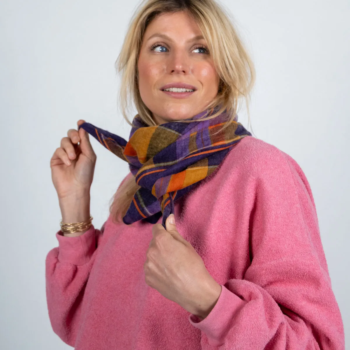 Foulard femme en 100% laine Victoire - Violet et jaune sold by Billybelt product image thumbnail 3