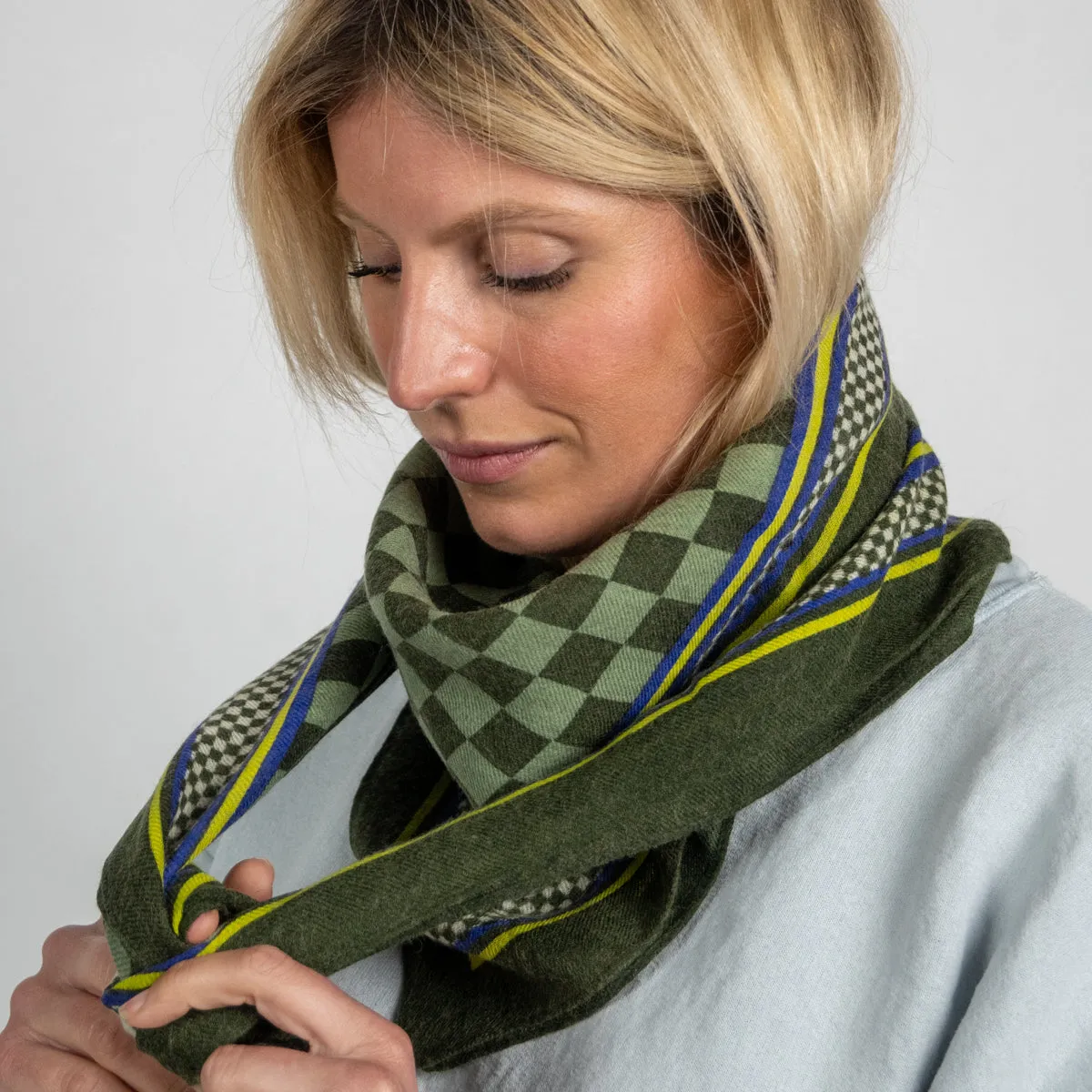 Foulard femme en 100% laine Caroline - Vert et blanc sold by Billybelt product image thumbnail 3
