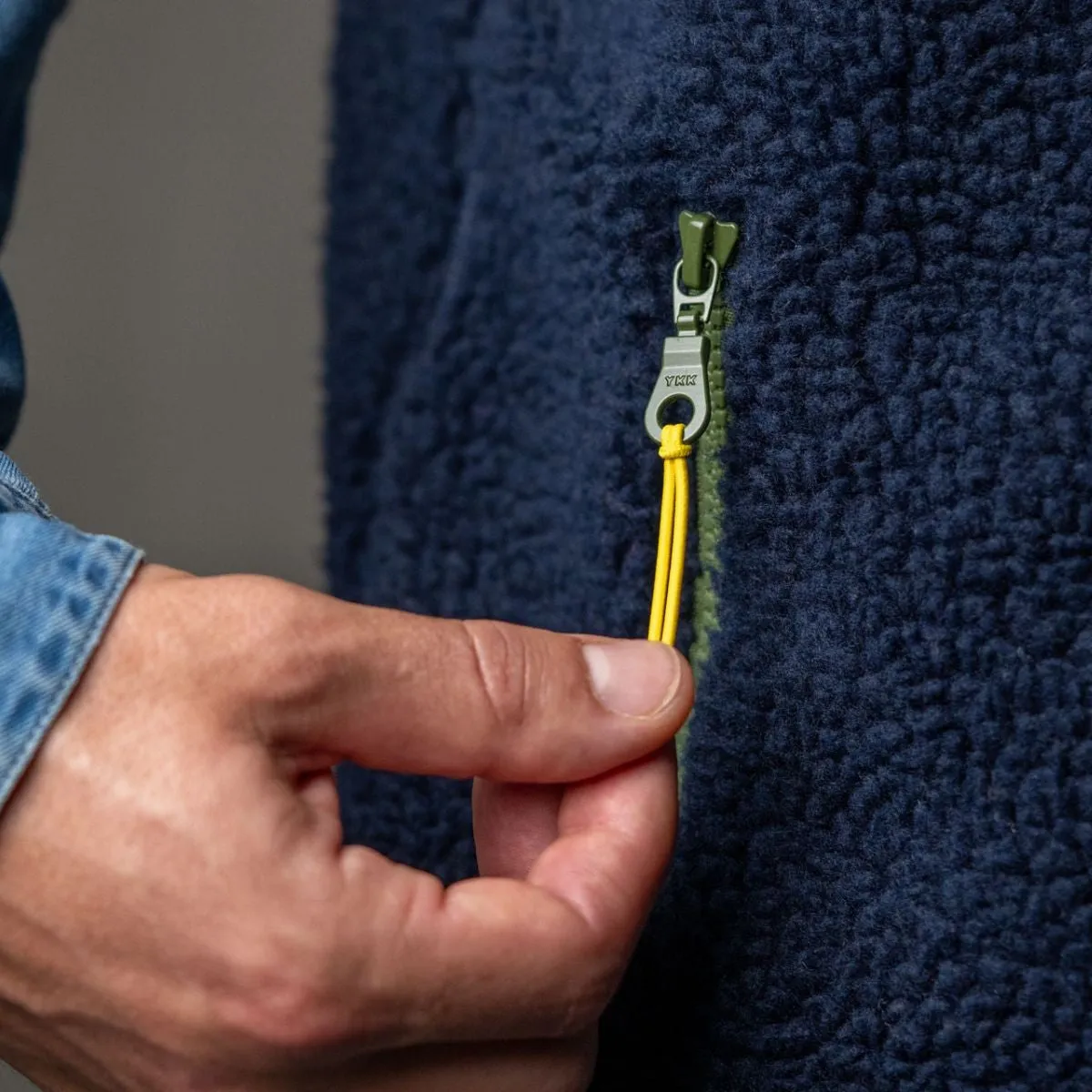 Veste sherpa mixte zippée sans manches Bleu marine sold by Billybelt product image thumbnail 4