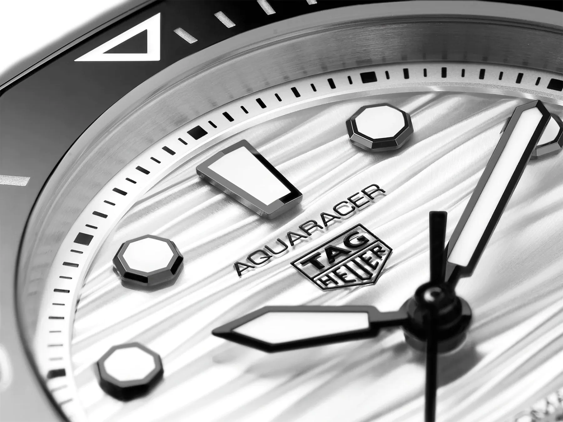 TAG Heuer Aquaracer Calibre 5 Professional 300 Ladies sold by Jura Watches product image thumbnail 5