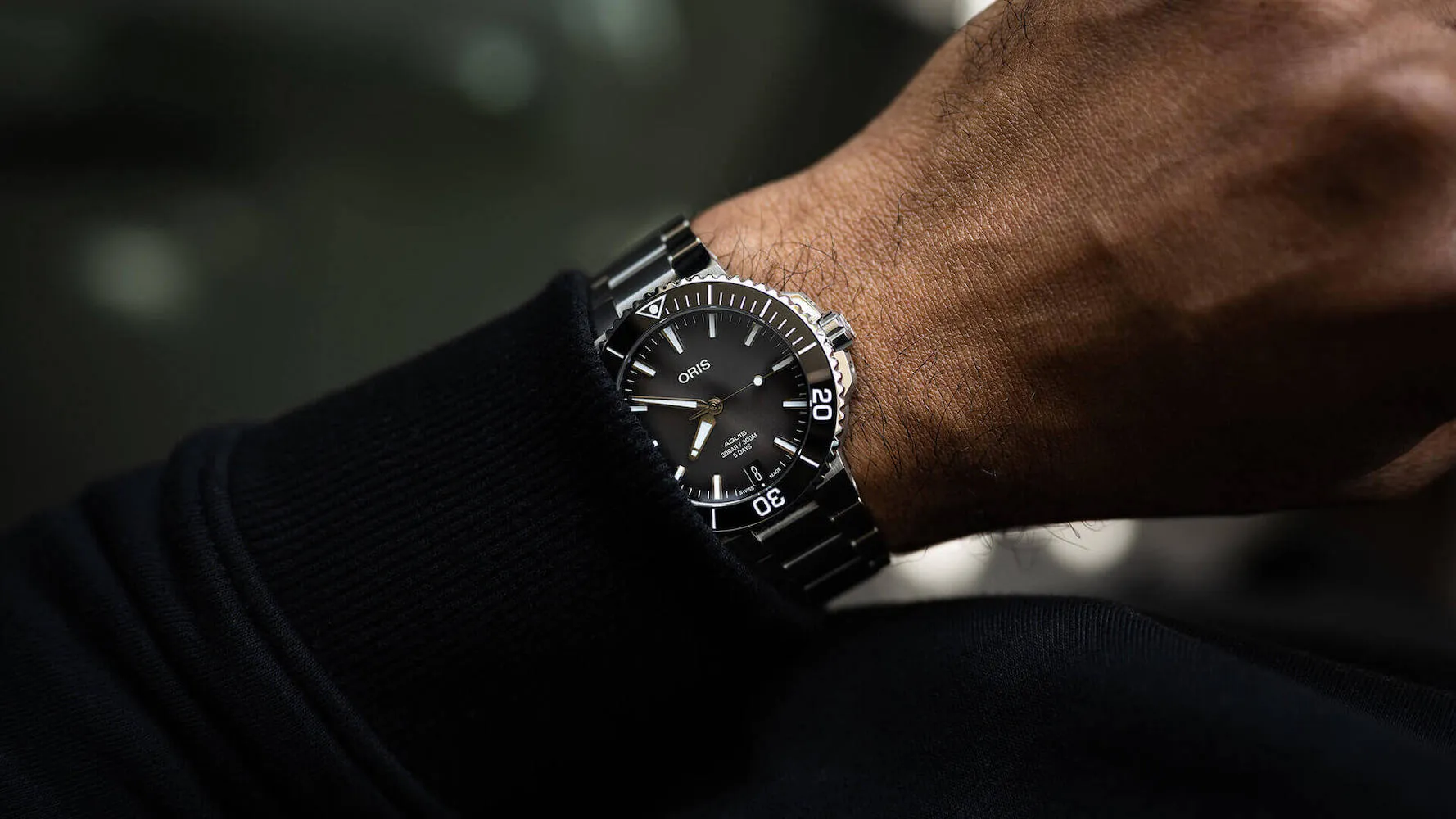 Oris Aquis Date Calibre 400 Anthracite Rubber D sold by Jura Watches product image thumbnail 4