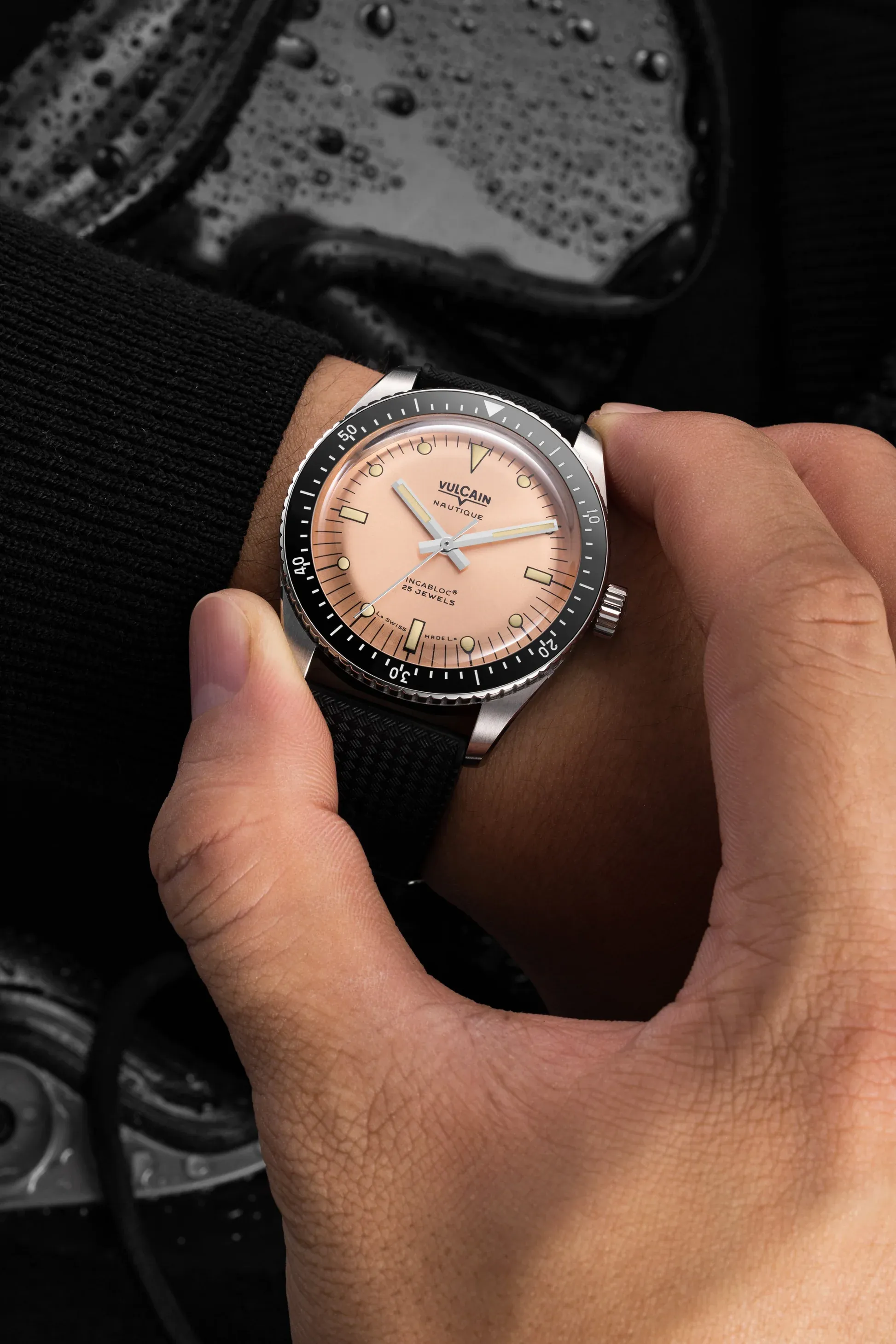 Vulcain Skindiver Nautique Salmon Rubber Limited Edition Watch sold by Jura Watches product image thumbnail 4