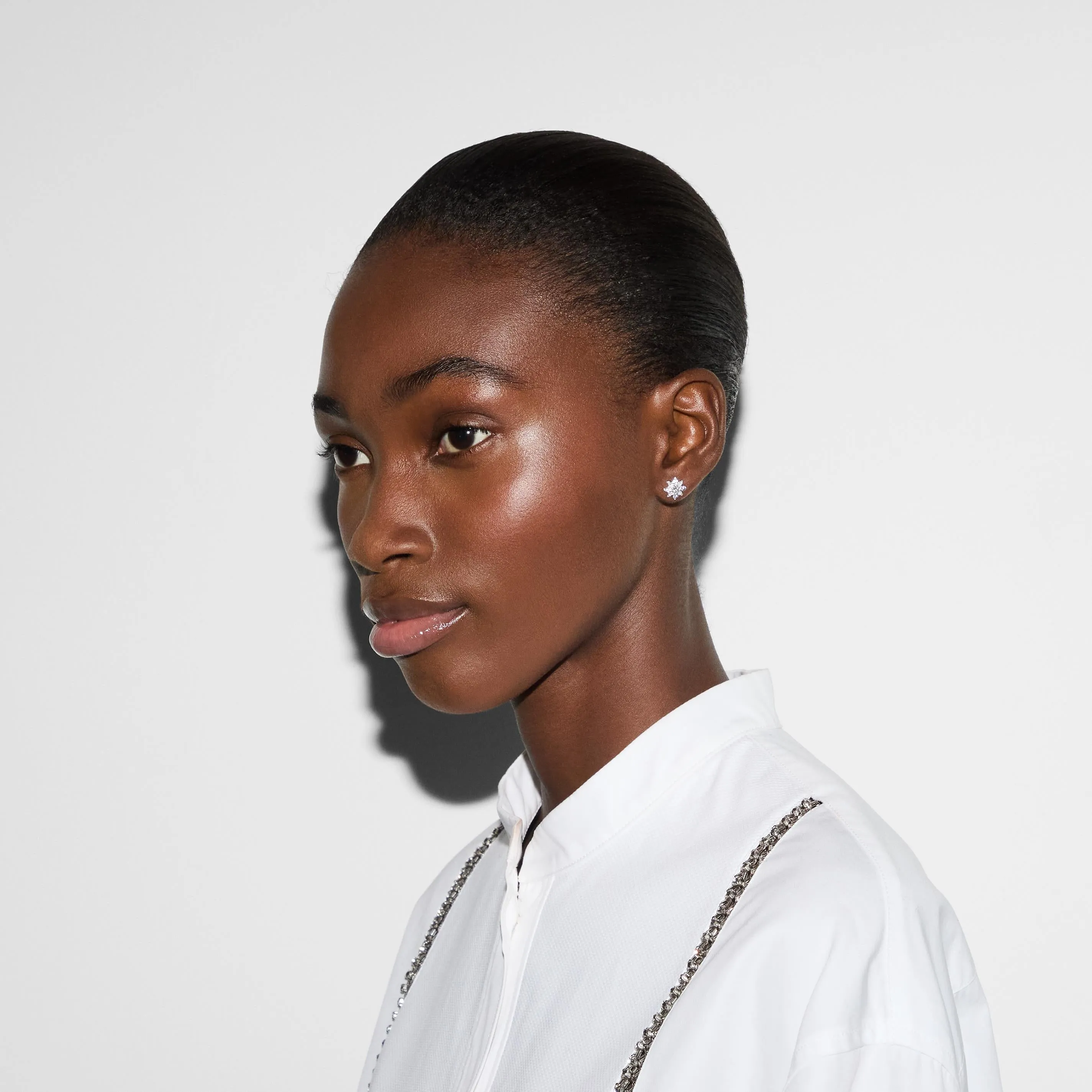 Gucci Flora 18ct White Gold Diamond Earrings D sold by Jura Watches product image thumbnail 3