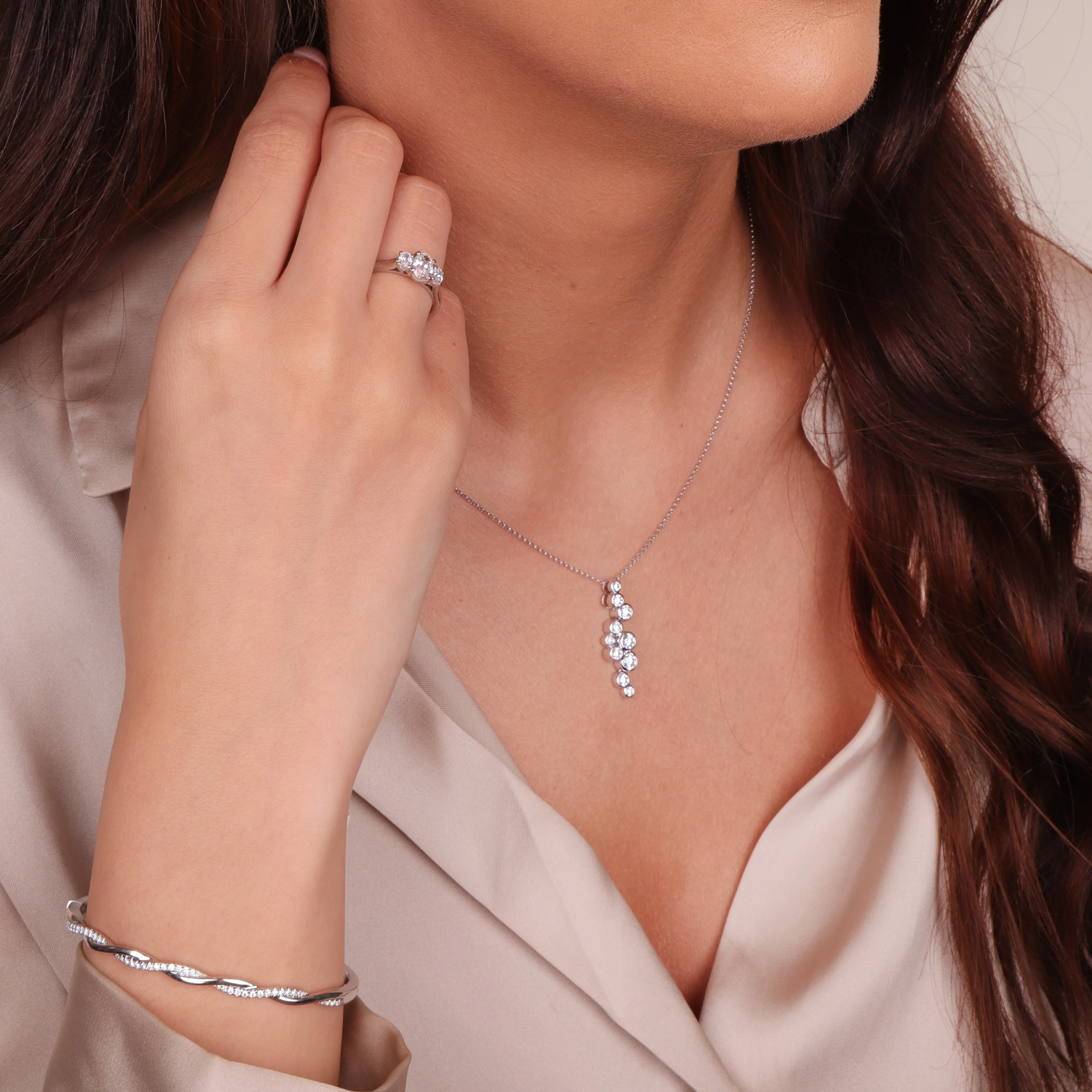 18ct White 1.02 Diamond 10st Bubble Pendant & Chain sold by Jura Watches product image thumbnail 4