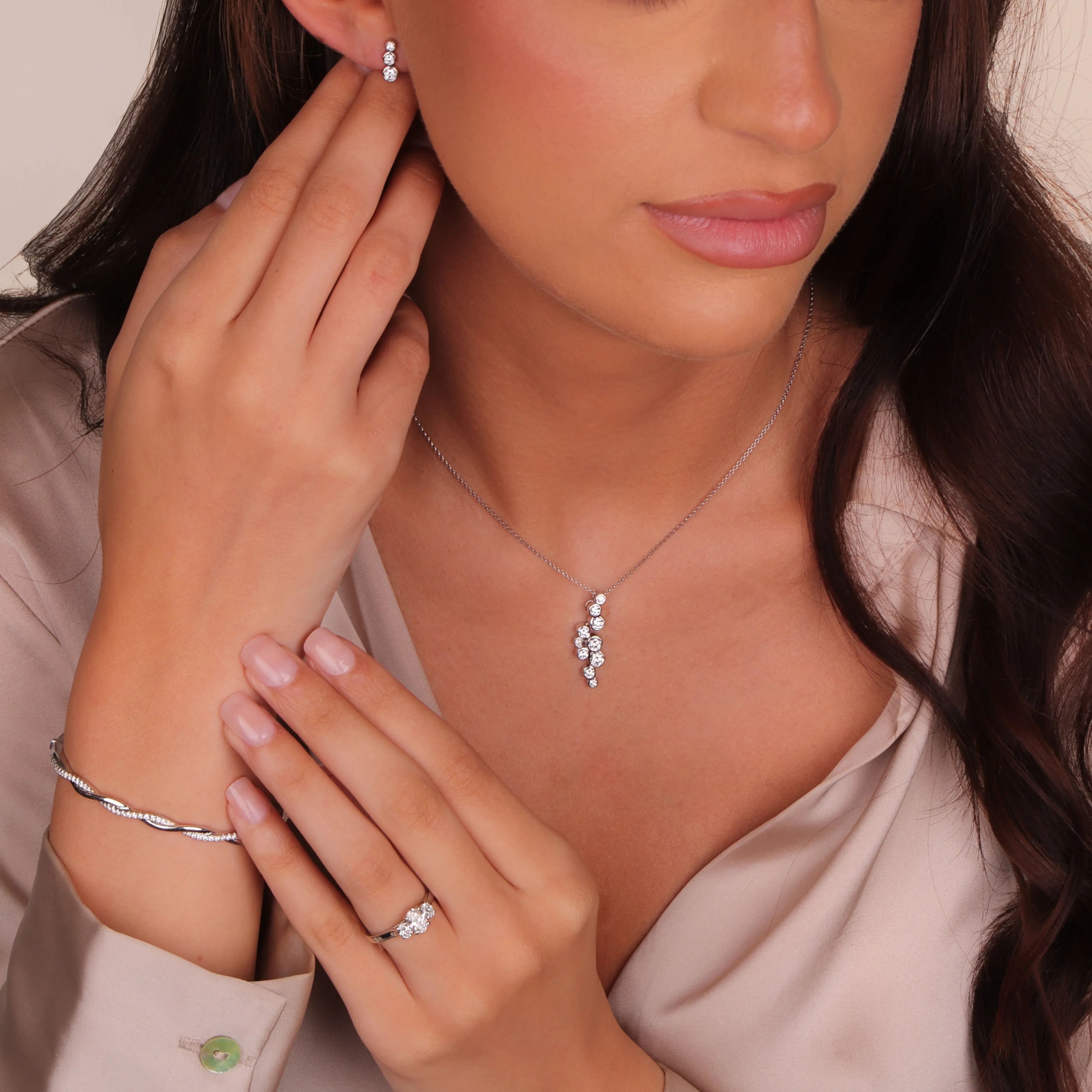 18ct White 1.02 Diamond 10st Bubble Pendant & Chain sold by Jura Watches product image thumbnail 5