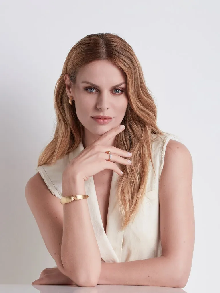 Marco Bicego Lucia 18ct Yellow Gold Medium Hoop Earrings sold by Jura Watches product image thumbnail 2