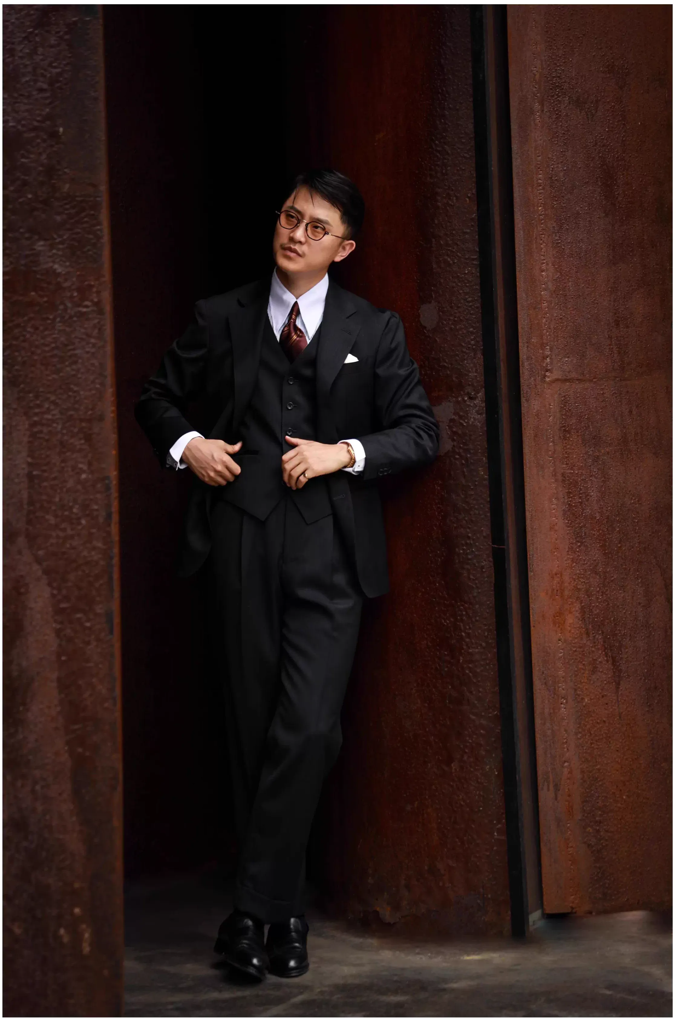 Fashion Men's 3 Pieces Flat Peak Lapel Tuxedos For Party (Blazer+vest+Pants) sold by Mens Event Wear