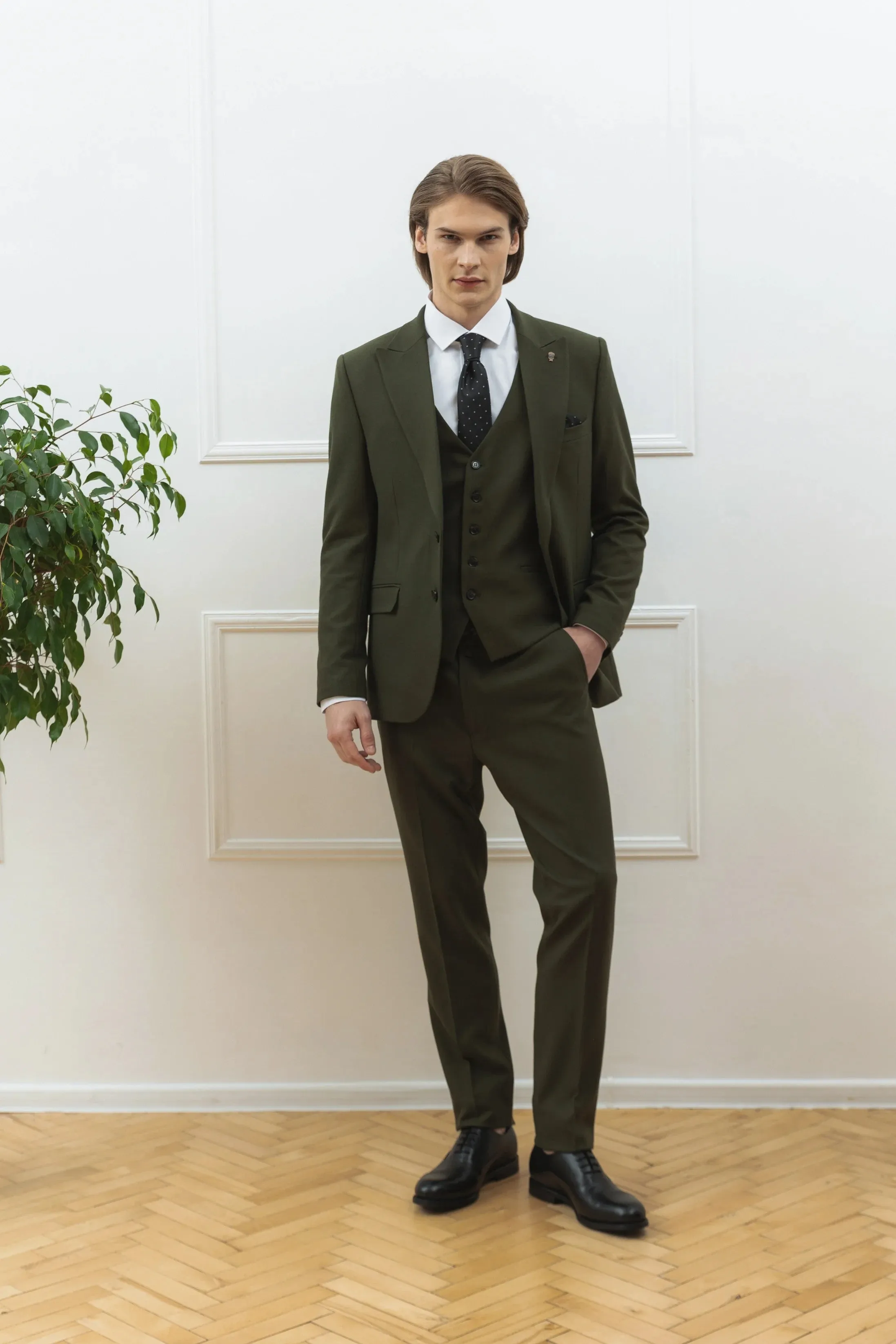 Fashion Men's 3 Pieces Flat Peak Lapel Tuxedos For Party (Blazer+vest+Pants) sold by Mens Event Wear