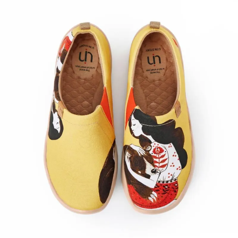Girl's Hug sold by UIN Footwear
