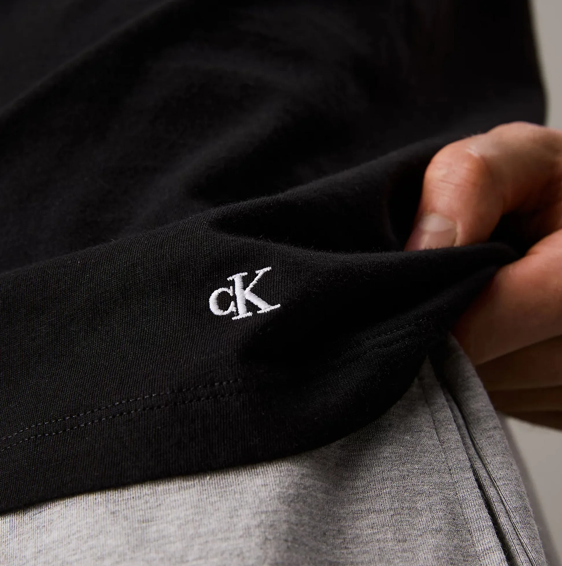 Calvin Klein 100% COTTON 3 Pack Mens T-Shirts Black/Grey Heather/White sold by House of Slippers product image thumbnail 4