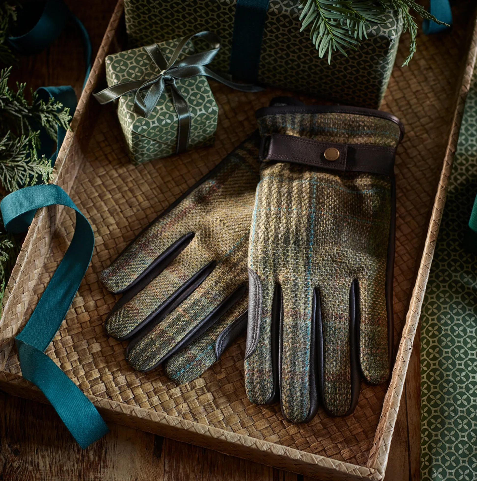 DEVERON TWEED GLOVE Mens Green Mix sold by Shuperb product image thumbnail 2