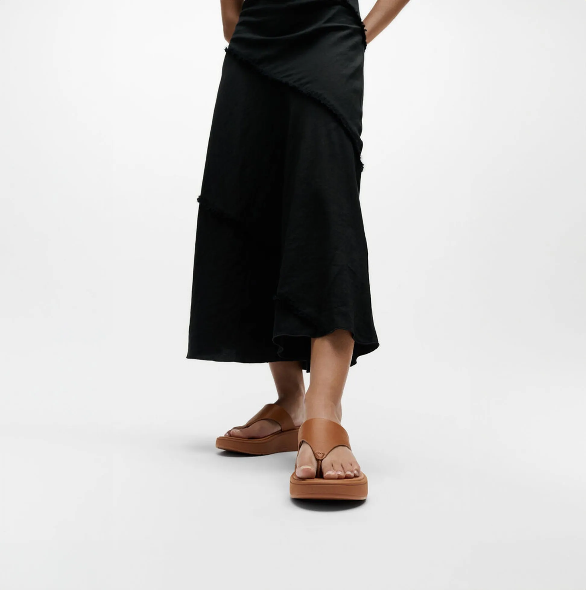 FitFlop F-MODE LEATHER FLATFORM Womens Toe Post Sandals Light Tan sold by Shuperb product image thumbnail 3