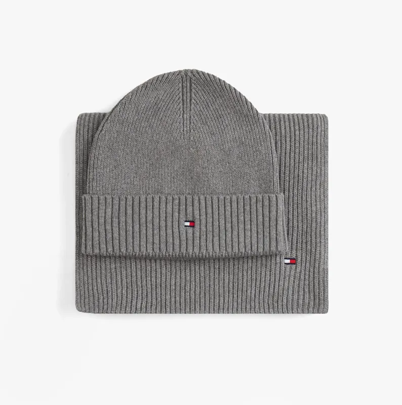 Tommy Hilfiger AM0AM13807 TH FLAG BEANIE & SCA Mens Beanie Mid Grey Heather made by Tommy Hilfiger