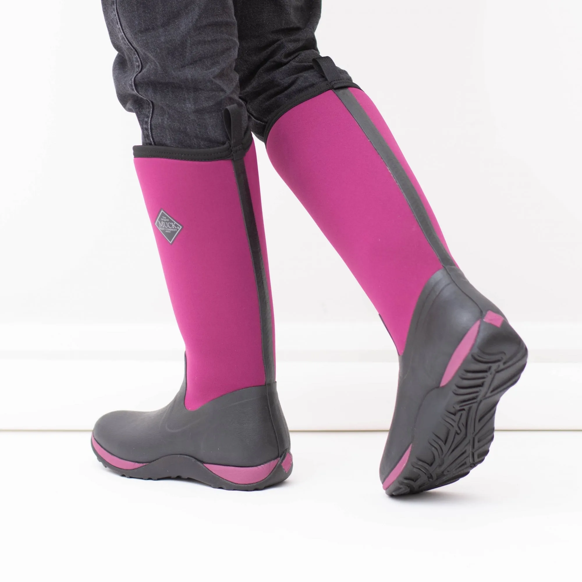 Muck Boots ARCTIC ADVENTURE Womens Rubber Wellington Boots Black/Maroon sold by Shuperb product image thumbnail 2