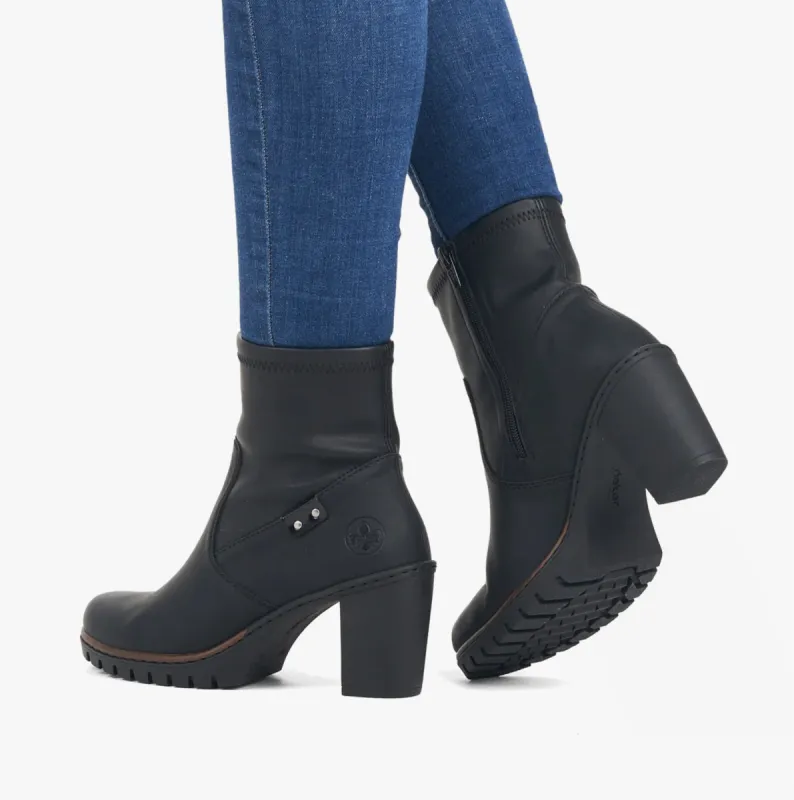 Y2558-00 Ladies Boots Black sold by Shuperb