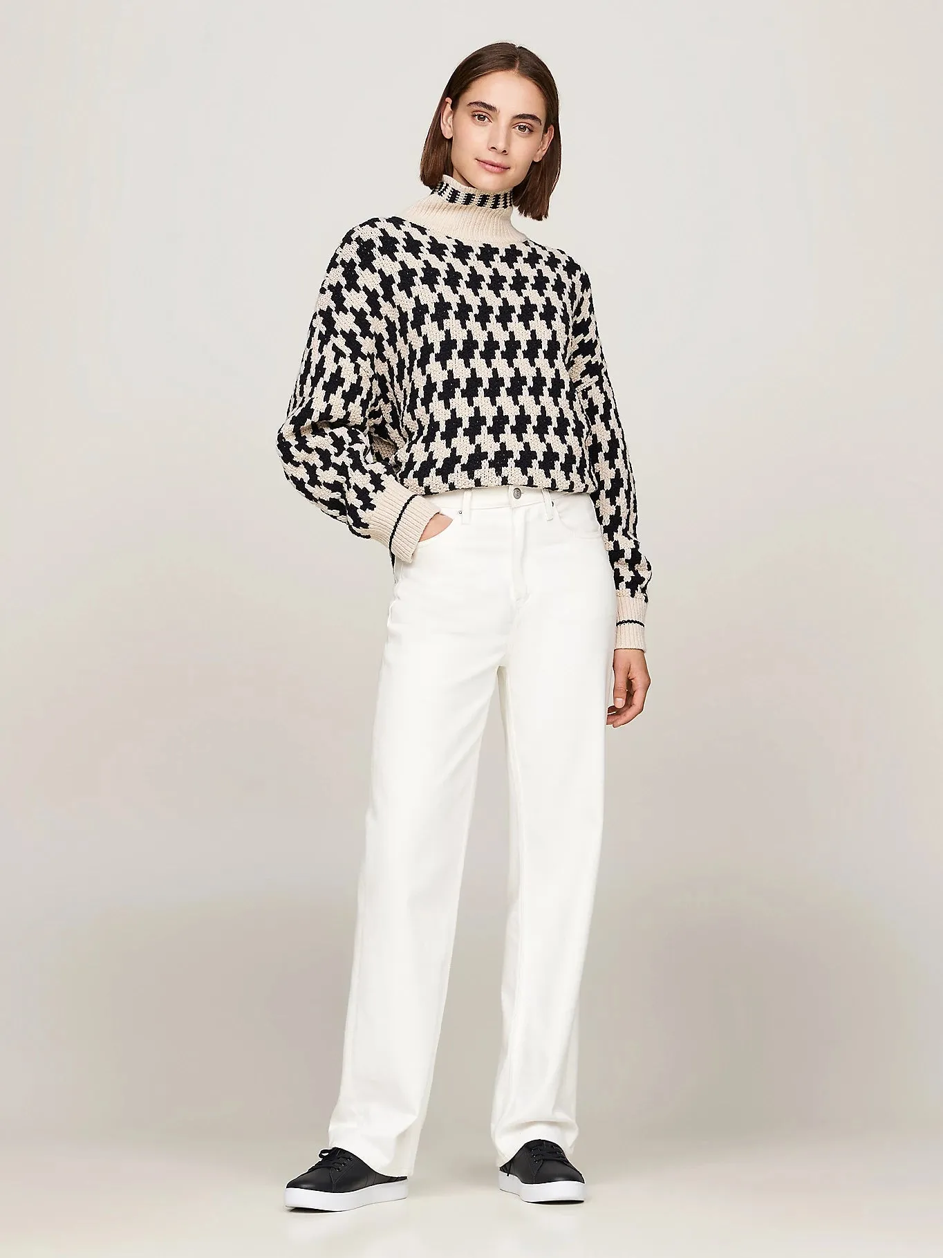 Tommy Hilfiger ELEVATED ESSENTIAL Womens Trainers Black sold by Shuperb product image thumbnail 2