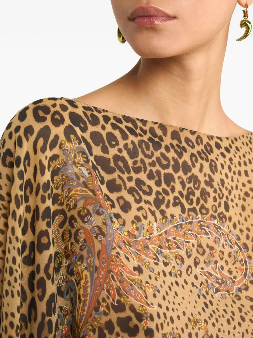 Silk Poncho Top With Paisley And Animal Motif sold by Wanan Luxury product image thumbnail 5