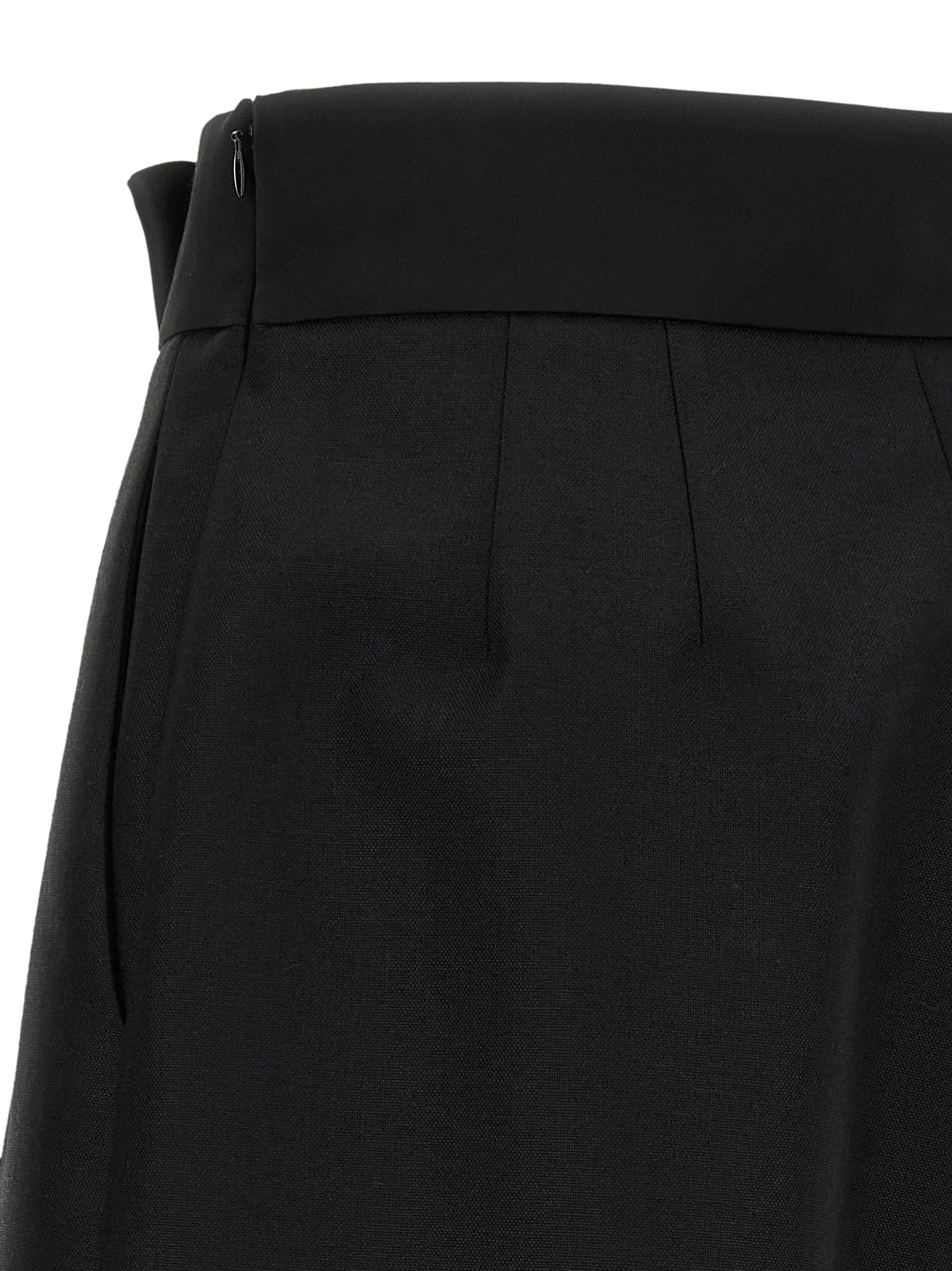 Valentino Garavani Bow Bermuda Shorts Bermuda And Short Black sold by Wanan Luxury product image thumbnail 4