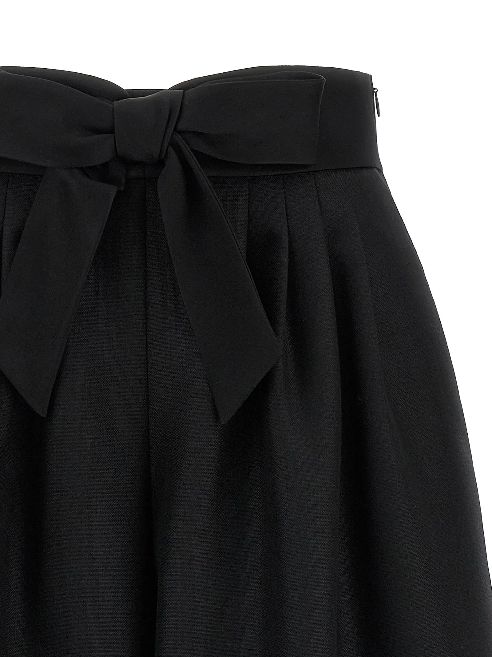 Valentino Garavani Bow Bermuda Shorts Bermuda And Short Black sold by Wanan Luxury product image thumbnail 3