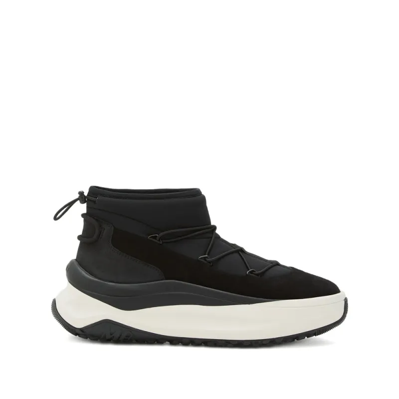 Shoes Black made by Moon Boot