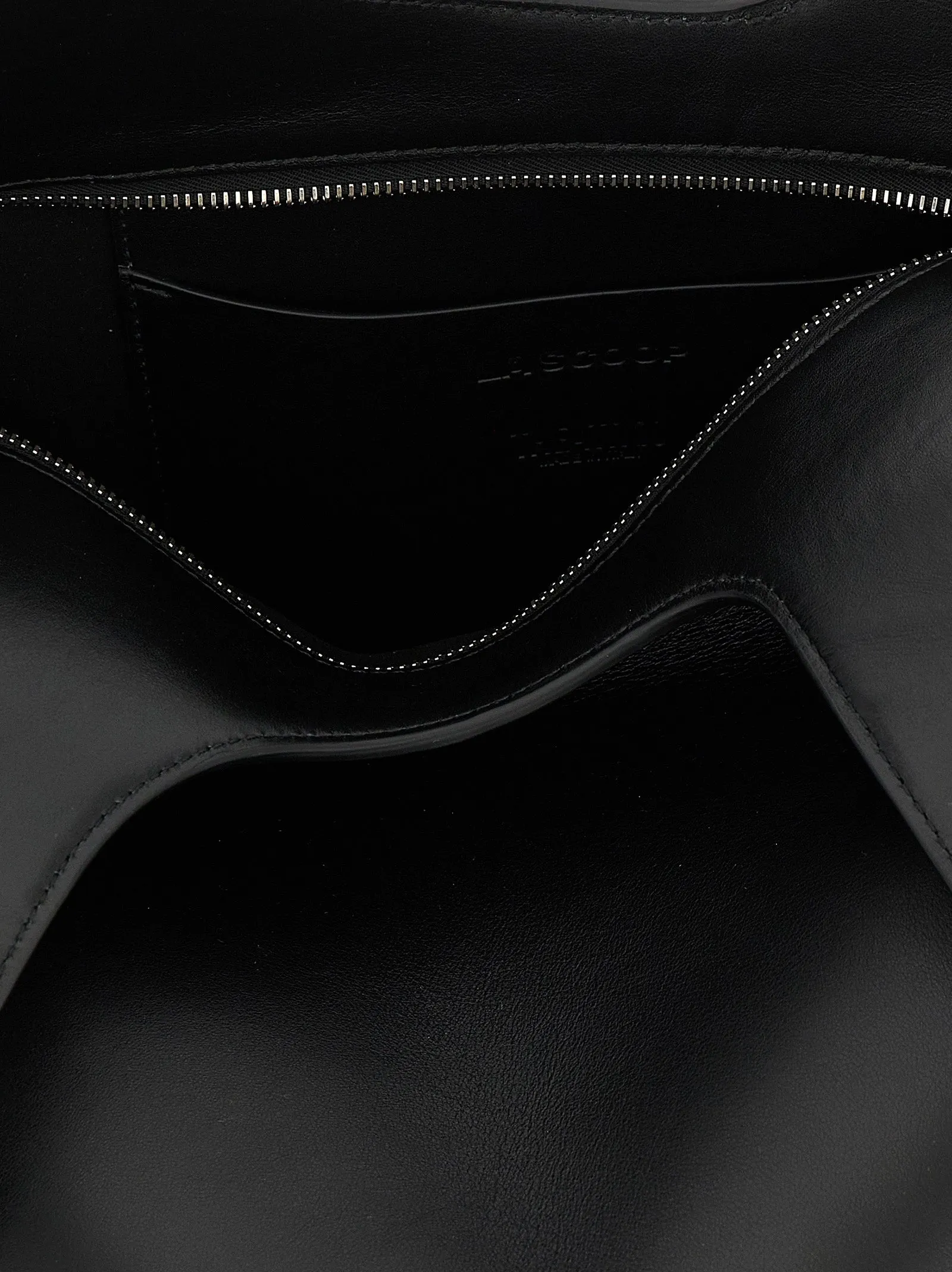 La Scoop Medium Shoulder Bags Black sold by Wanan Luxury product image thumbnail 4