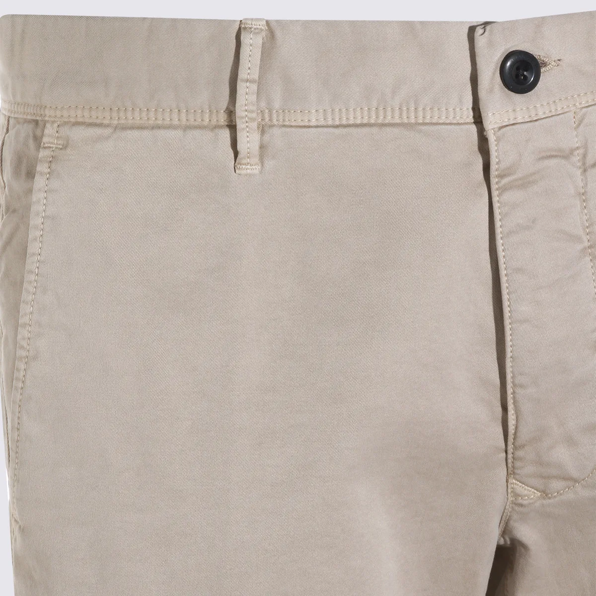 Shorts Chari sold by Wanan Luxury product image thumbnail 3