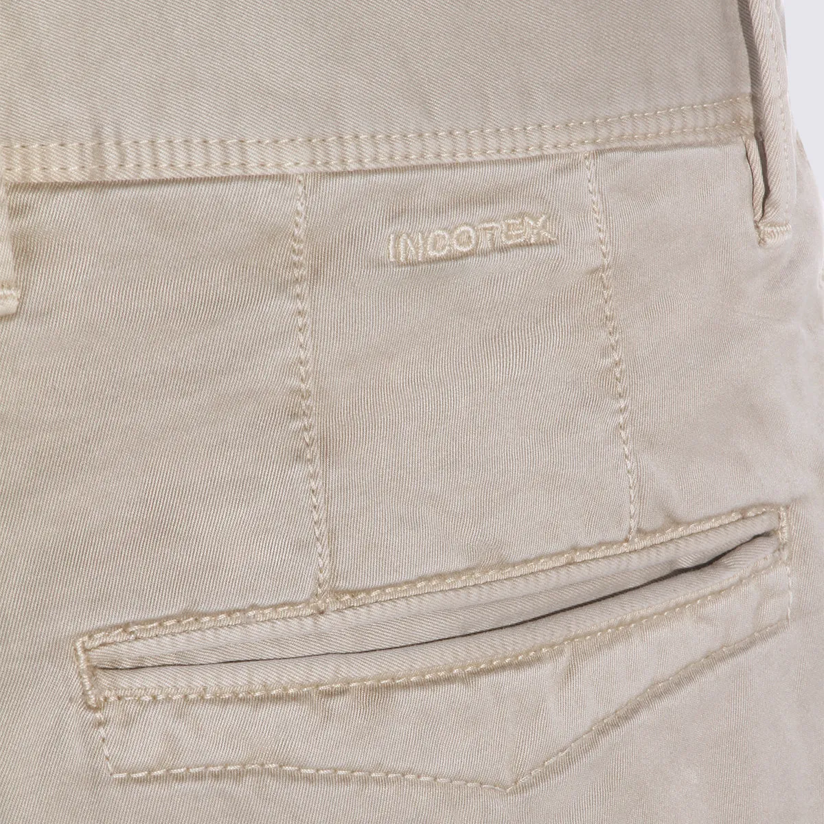 Shorts Chari sold by Wanan Luxury product image thumbnail 4