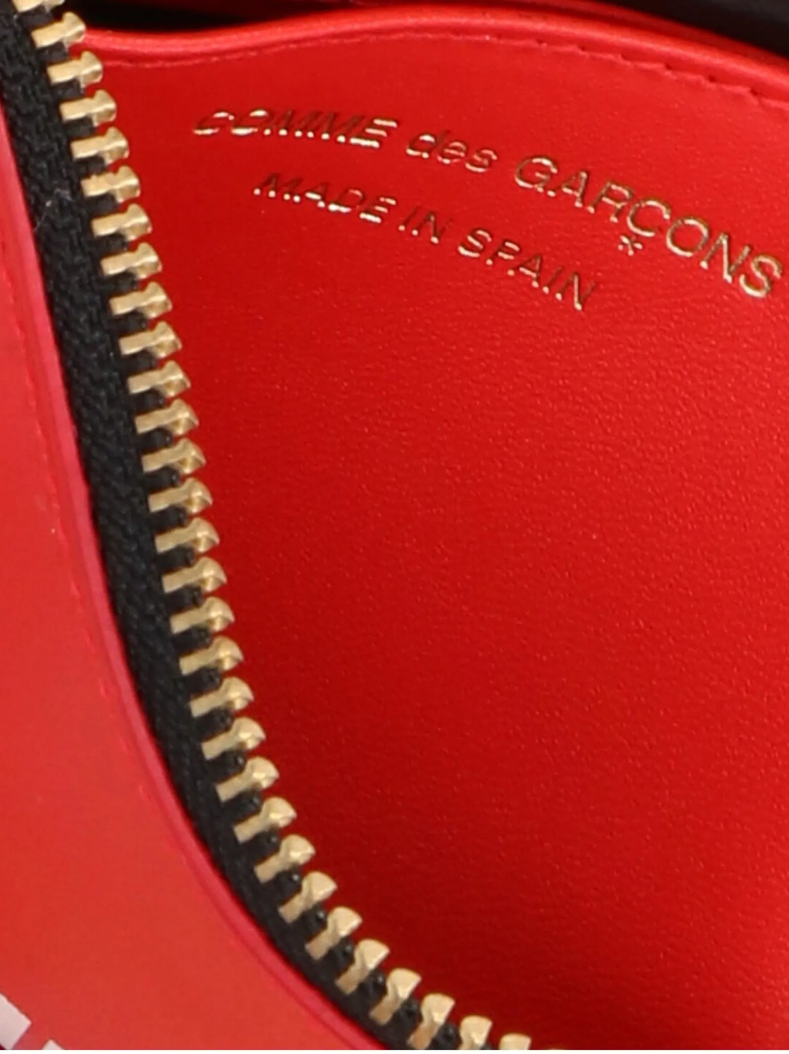 Huge Logo Wallets And Card Holders Red sold by Wanan Luxury product image thumbnail 3