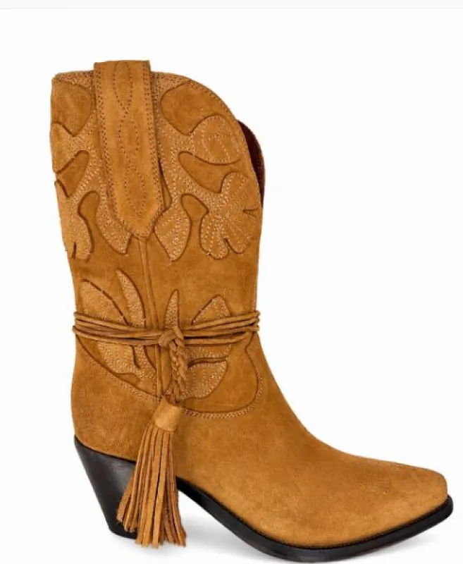 Boots Brown made by Golden Goose