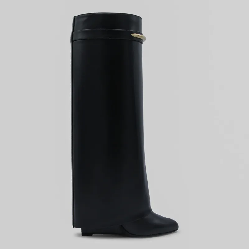 Boots Black made by Givenchy