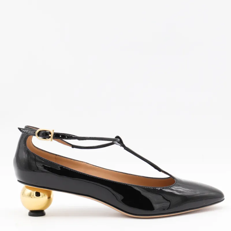 With Heel Scuri made by Salvatore Ferragamo