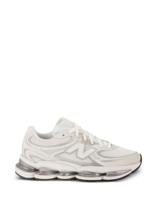2000 Sneakers made by New Balance