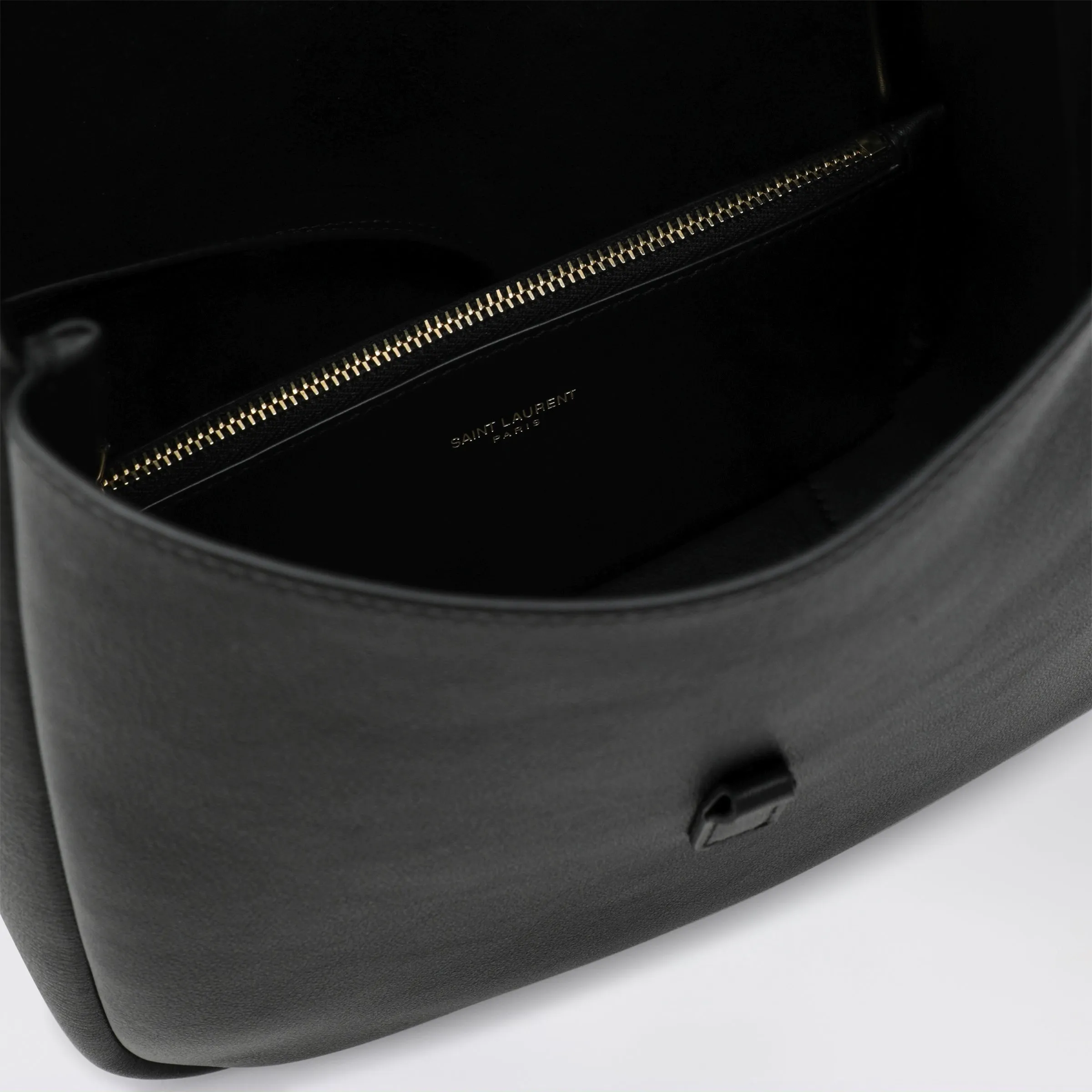 Small Black Le 5 À 7 Bag In Textured Leather sold by Wanan Luxury product image thumbnail 3