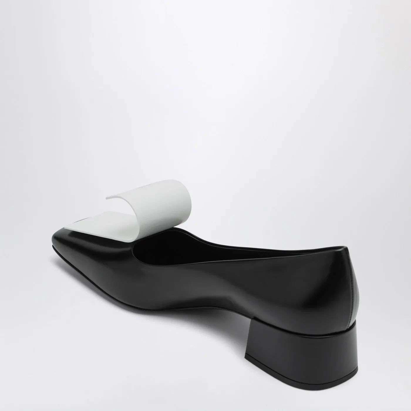 Black And White Leather Décolleté sold by Wanan Luxury product image thumbnail 2
