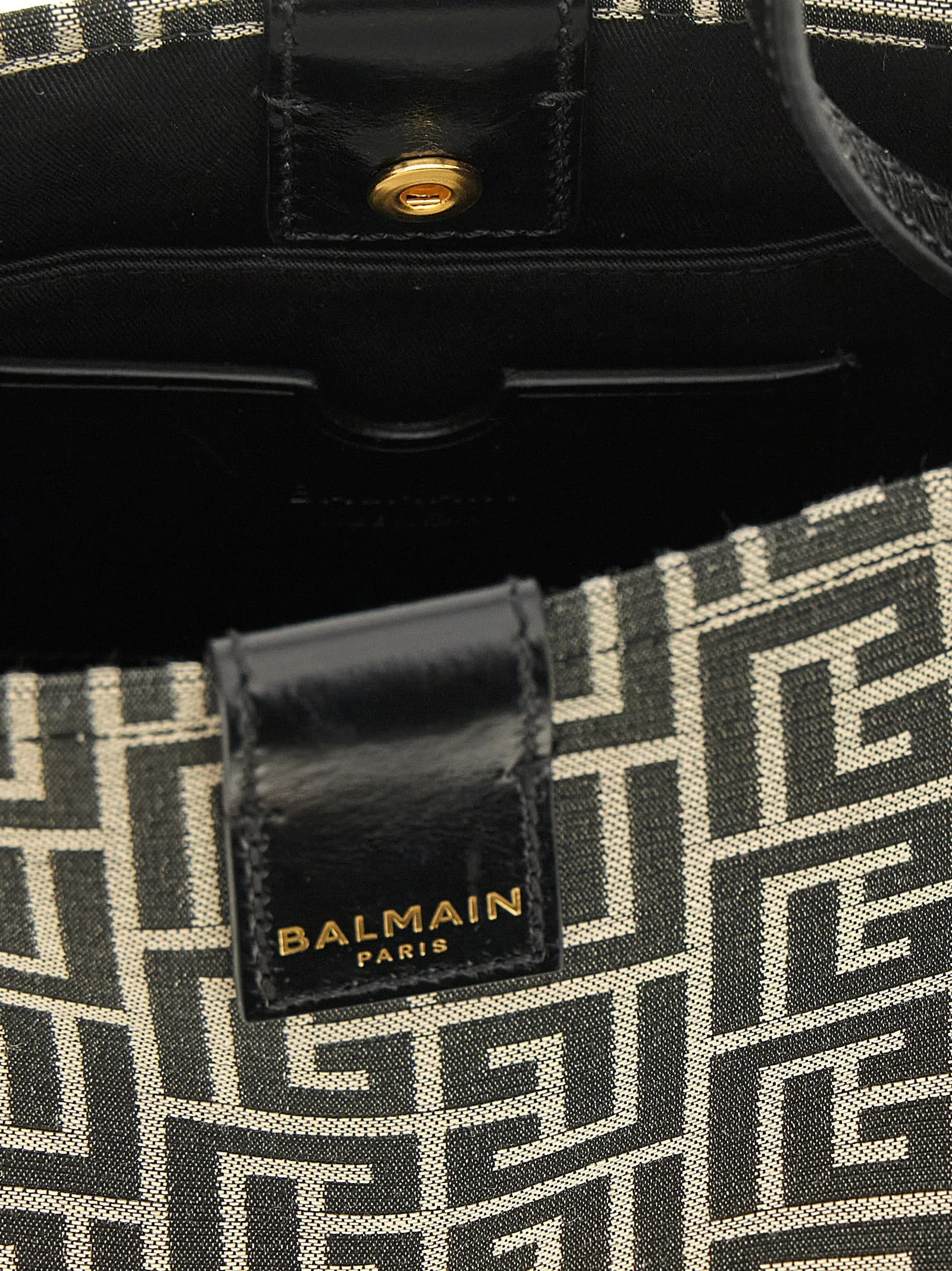 Release Shoulder Bags White/Black sold by Wanan Luxury product image thumbnail 4