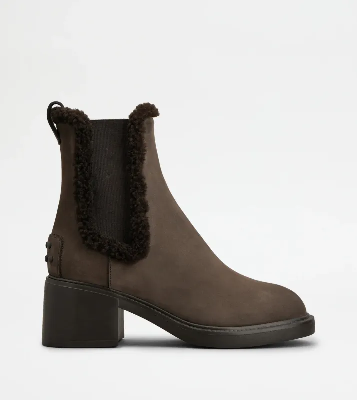 Boots & Ankle Boots Brown made by Tod's