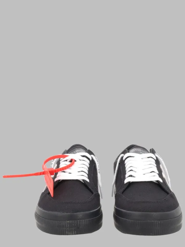 Sneaker " Vulc Low" made by Off-White