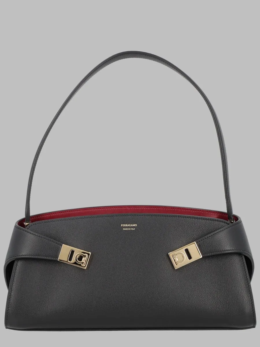 Borsa "Hug East-West" sold by Wanan Luxury