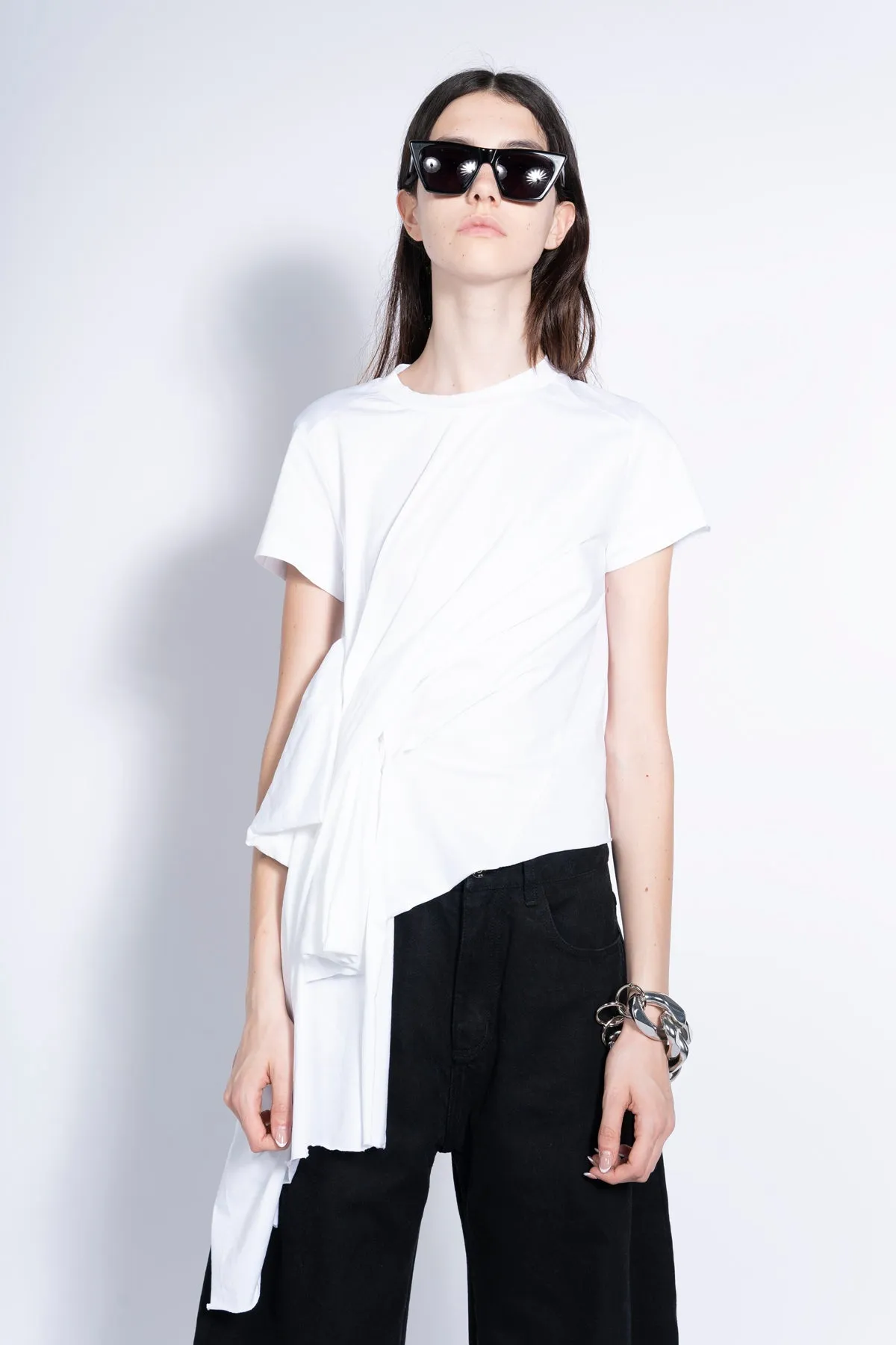 WHITE T-SHIRT WITH SIDE BOW sold by Marques ’ Almeida