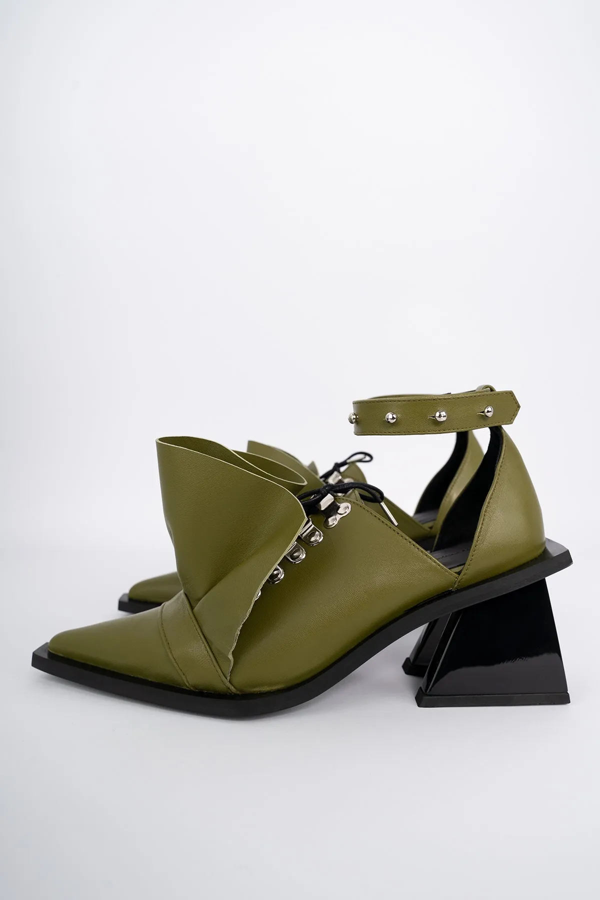KHAKI POINTY FRILL LACE UP PUMPS sold by Marques ’ Almeida product image thumbnail 4