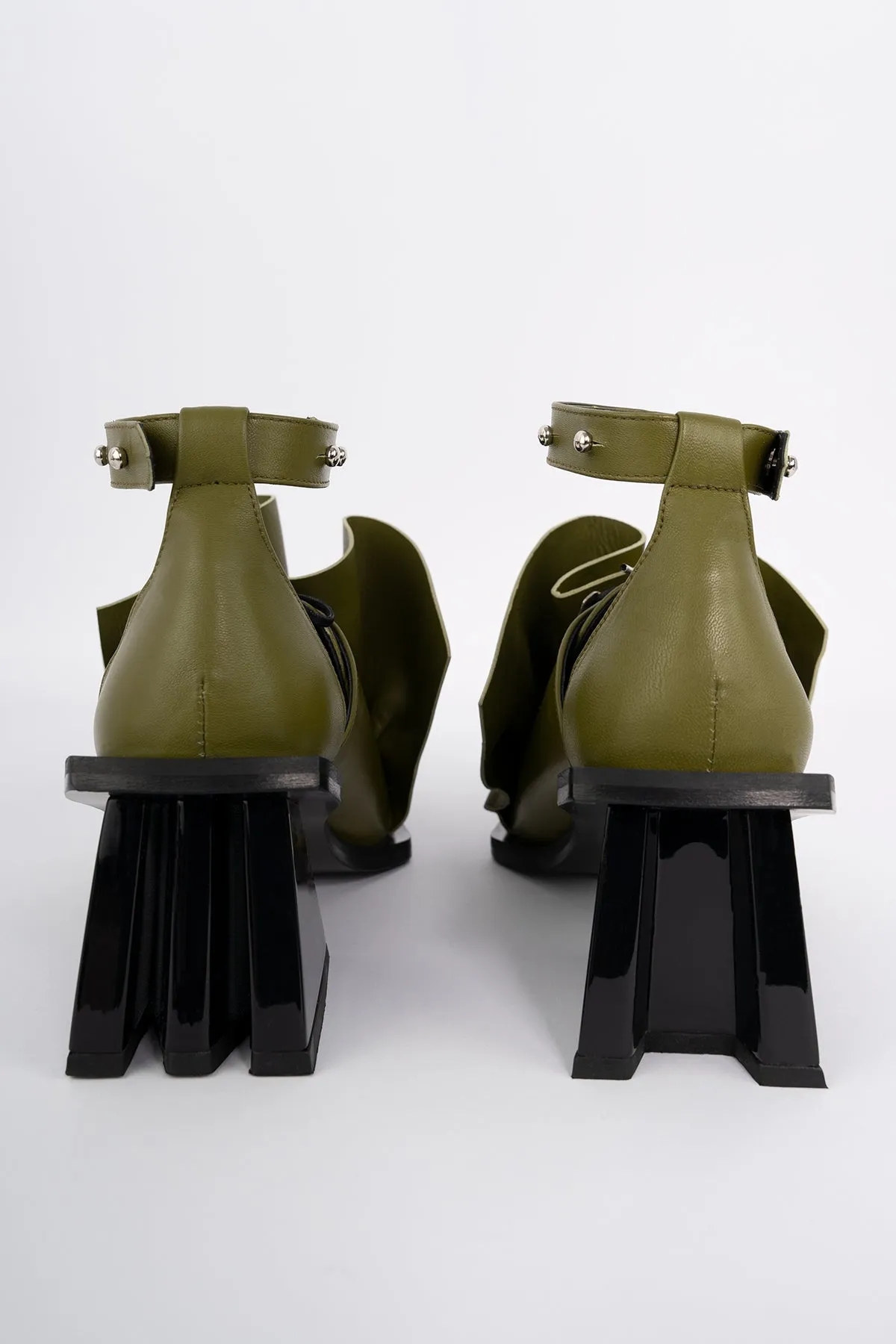 KHAKI POINTY FRILL LACE UP PUMPS sold by Marques ’ Almeida product image thumbnail 2