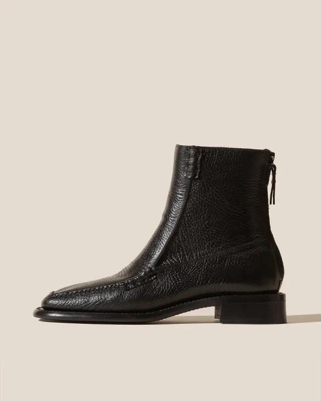 QUADRA GRAINY - Square-Toe Low Calf Zipped Boot sold by Hereu Studio