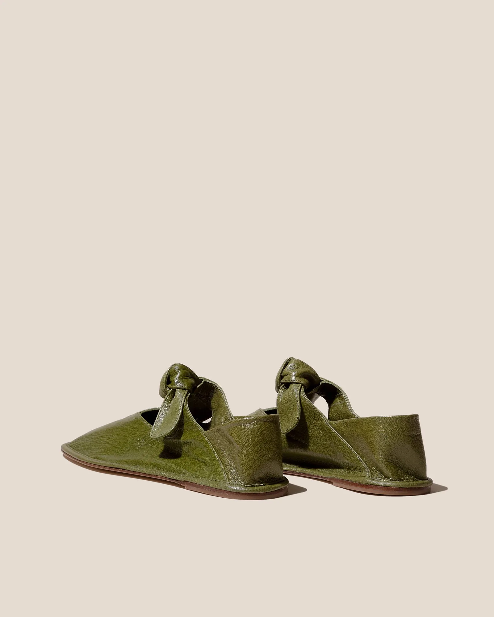 LLASADA SUPPLE SHINY - Front-Knot Pump sold by Hereu Studio product image thumbnail 3