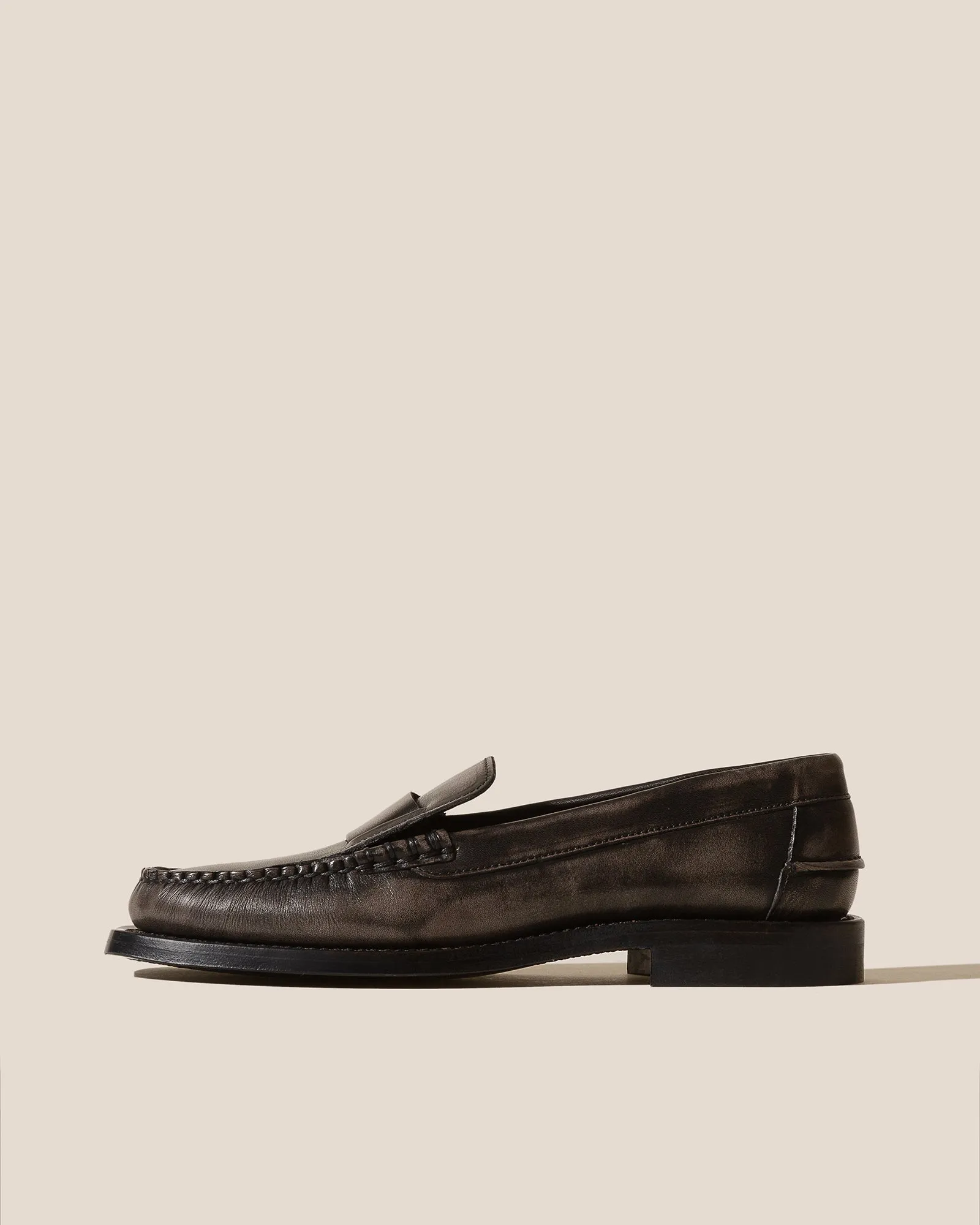 SINEU DUOTONE - Interlaced-detail Slip-on Loafer sold by Hereu Studio